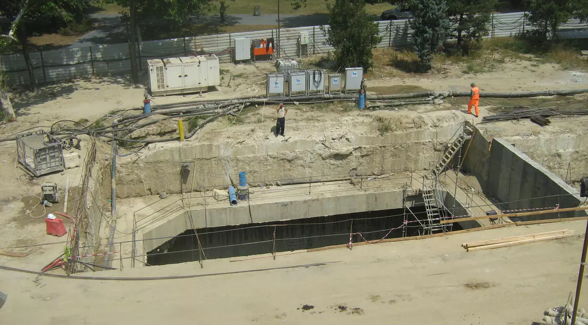 EXCLUSIV / Au vrut să facă o stație de metrou pentru Magistrala 5 și le-a ieșit un ștrand / VIDEO