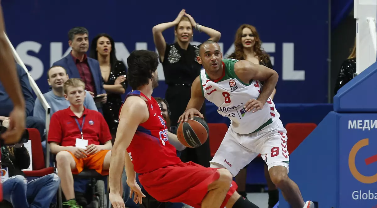 Revoluție în transferurile din sport: Barcelona dă un fotbalist pentru un baschetbalist!