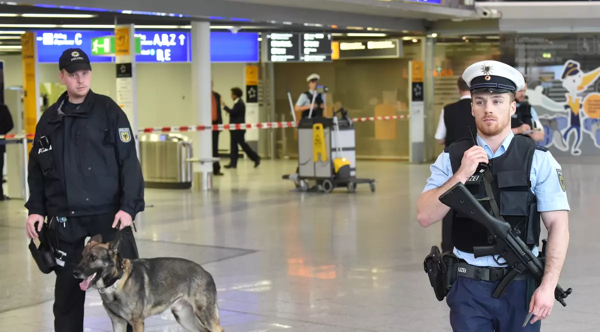 UPDATE | Aeroportul din Hamburg a fost evacuat. Peste 50 de oameni au avut nevoie de îngrijiri
