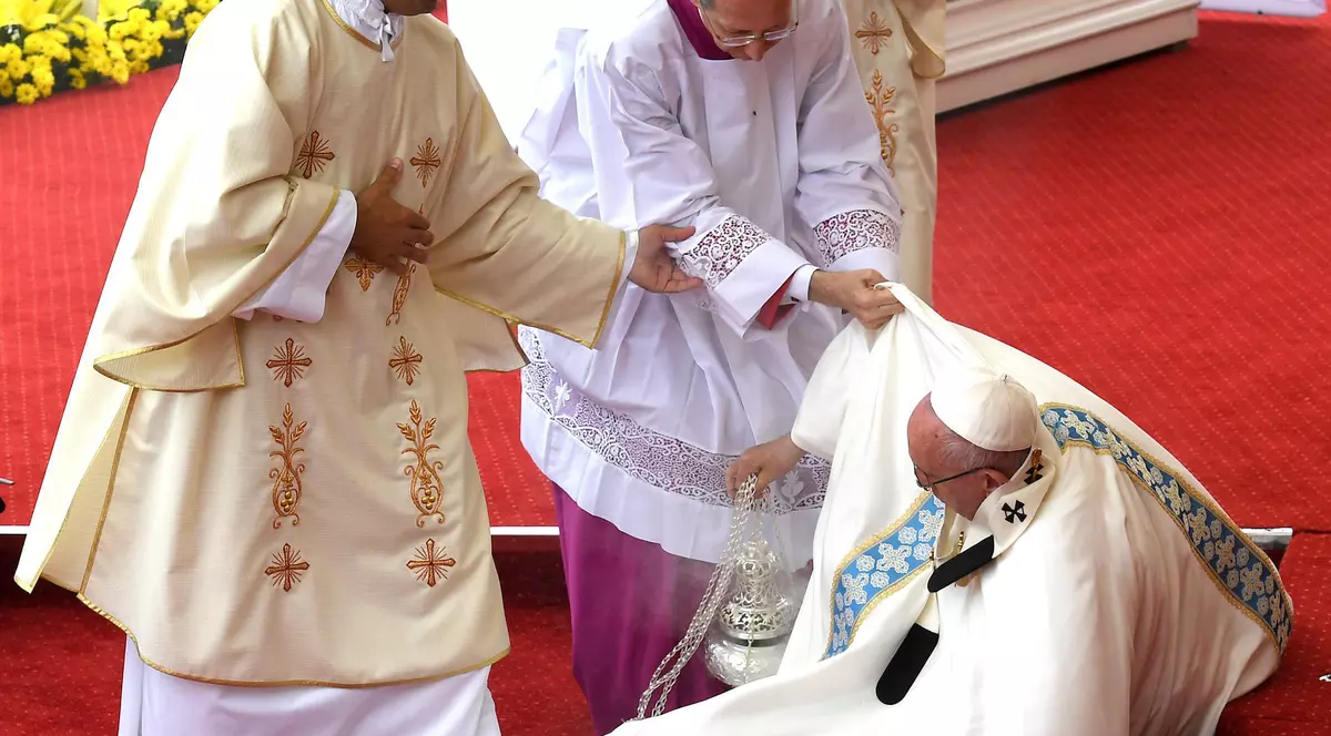 Papa Francisc a povestit, cu zâmbetul pe buze, cum a căzut în Polonia: "Mă uitam la Fecioară"