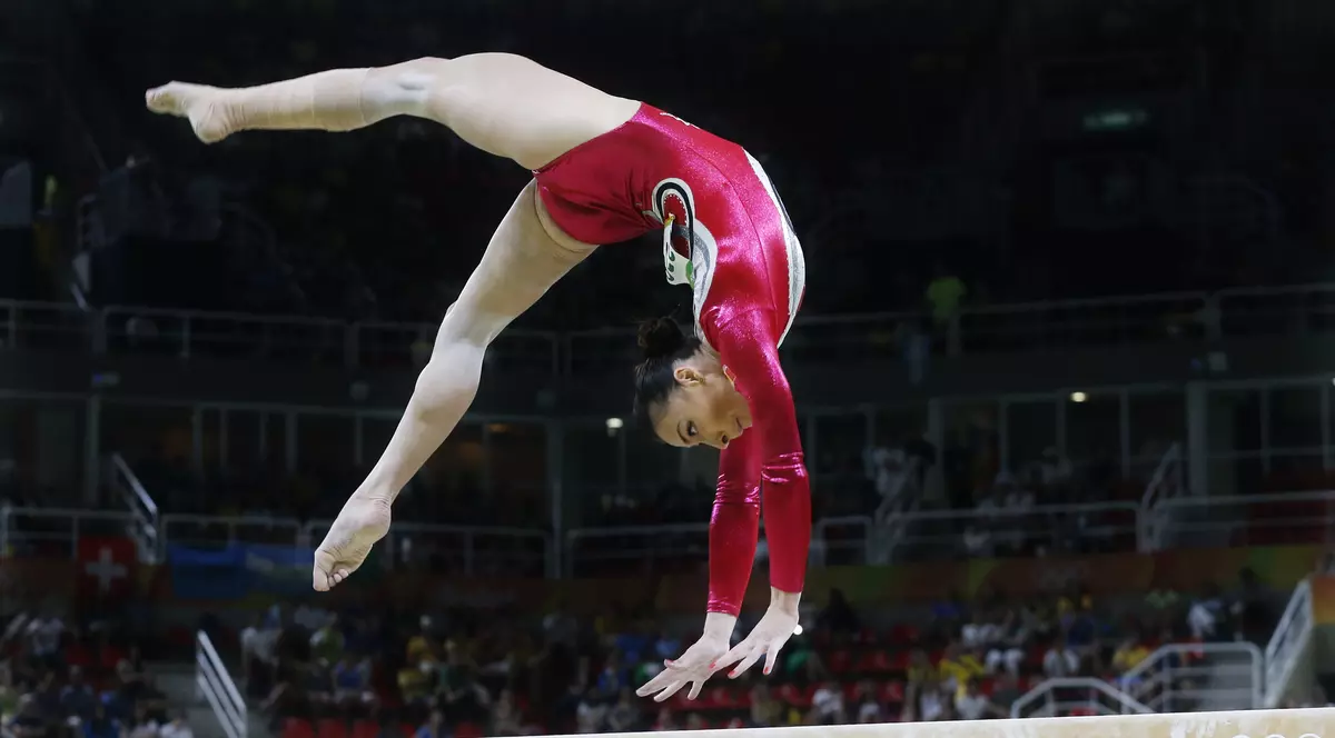 Jocurile Olimpice. Cătălina Ponor, doar locul 7 la bârnă. România, fără medalie la gimnastică, la JO, după 44 de ani