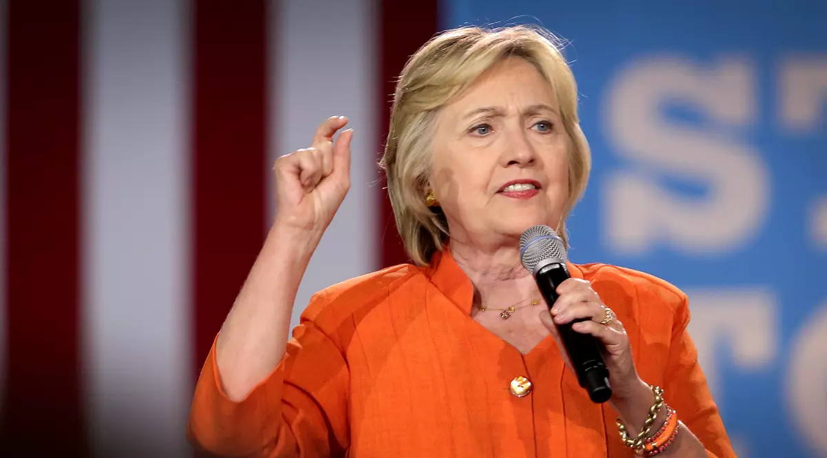 Cătălina Ștefănescu, iubita senatorului PSD Dan Șova, face campanie pentru Hillary Clinton.FOTO!