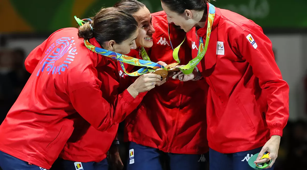 Percheziţii la firma care a furnizat echipamentul sportivilor de la JO. Reacția COSR