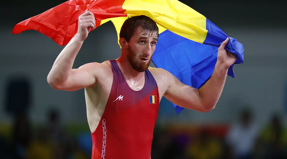 Albert Saritov, luptătorul de bronz al României, s-a ales doar cu un Mercedes. Calul de rasă și kilogramele de aur au rămas la Ramzan Kadîrov | VIDEO