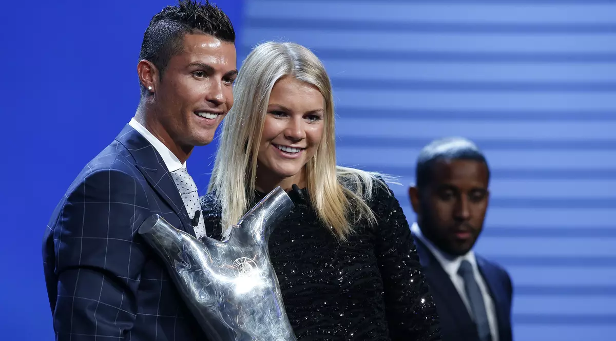 Cristiano Ronaldo și Ada Hegerberg, desemnați de UEFA cei mai buni din sezonul trecut în Europa