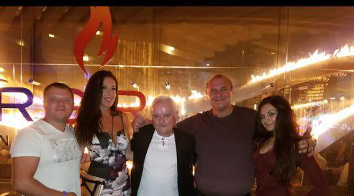 EXCLUSIV / Iri a făcut-o lată la aniversarea lui Jennifer Lopez! S-a dus cu o brunetă, dar a stat cu ochii doar pe fundul artistei!