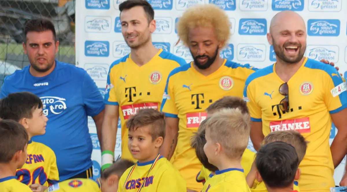 EXCLUSIV/ Freza lui Kamara, punct de atracție pentru micuții fotbaliști