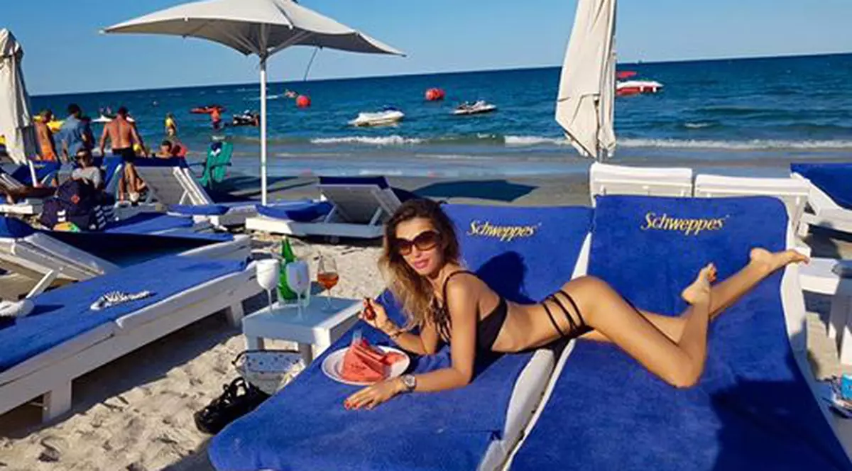 EXCLUSIV/ Cât a costat-o pe Loredana (ex-Trident) terapia la malul mării