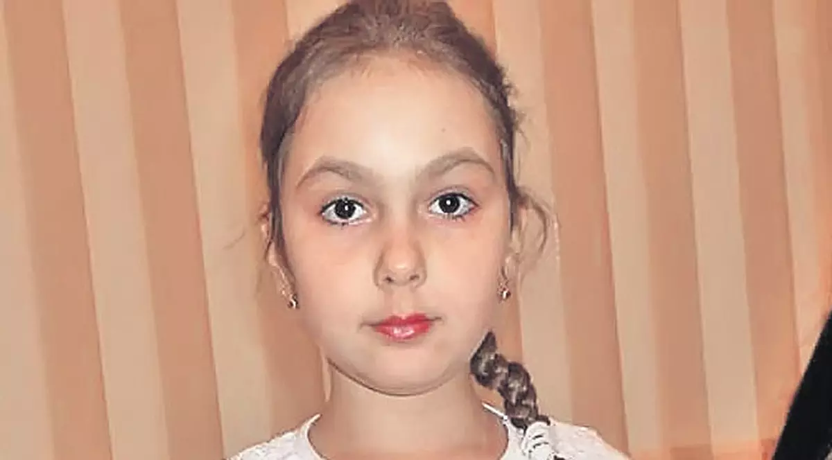 Transfuziile zilnice de sânge o țin în viață pe o fetiță de nouă ani! Miruna va fi  salvată de sora ei