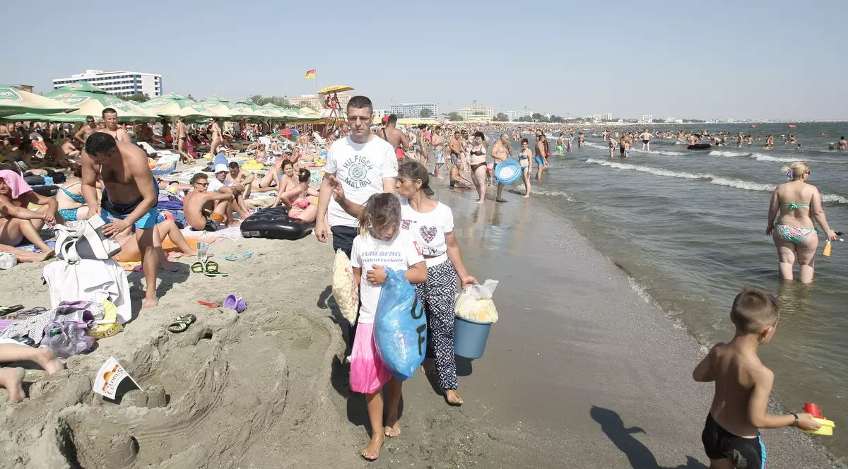 Cu un prosop și mult tupeu, hoții din Mamaia pot jefui un turist în câteva secunde. ”Ursulețul” e regele plajei