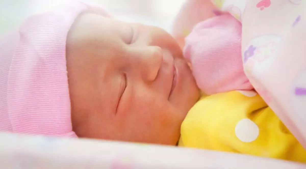 Se întâmplă o dată la 48 de milioane de nașteri. Bebelușul care i-a surprins chiar și pe medici