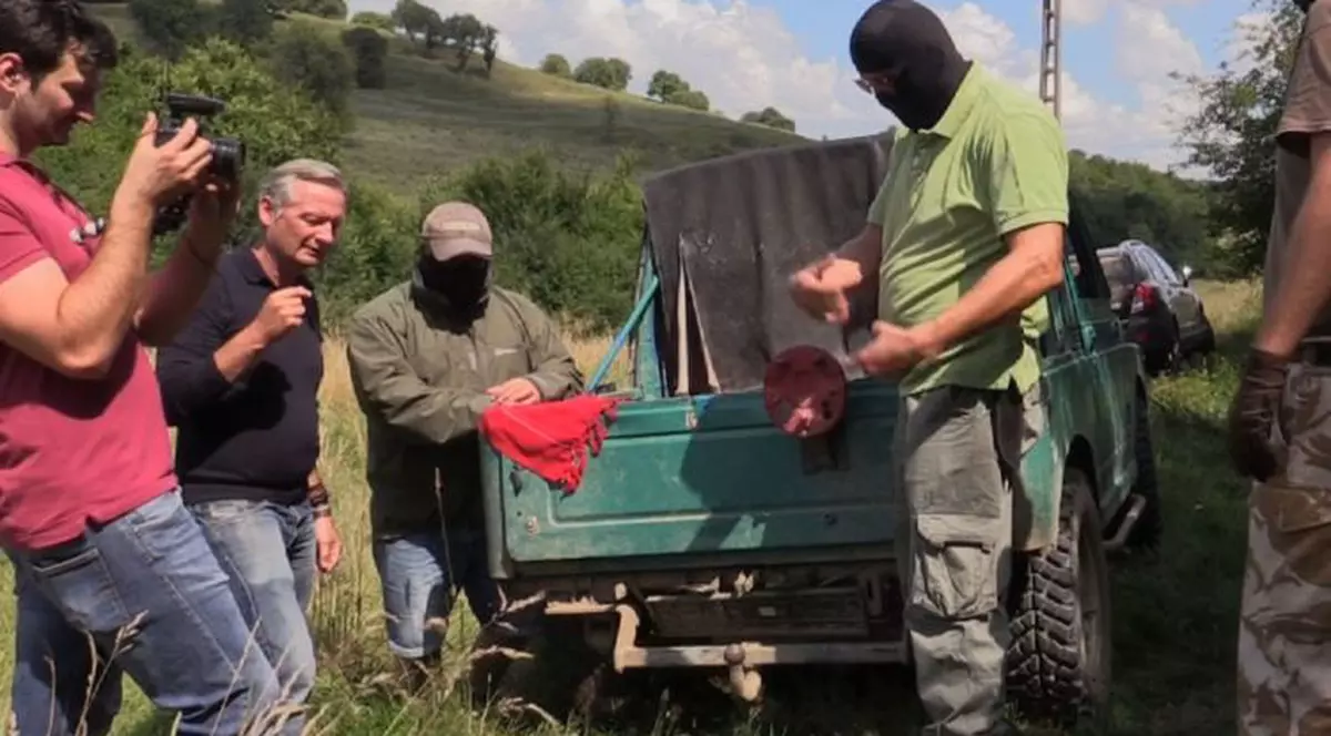 UPDATE: Reportajul Sky News a fost regizat | Jurnalistul, filmat în timp ce făcea scenariul cu ”traficanții”