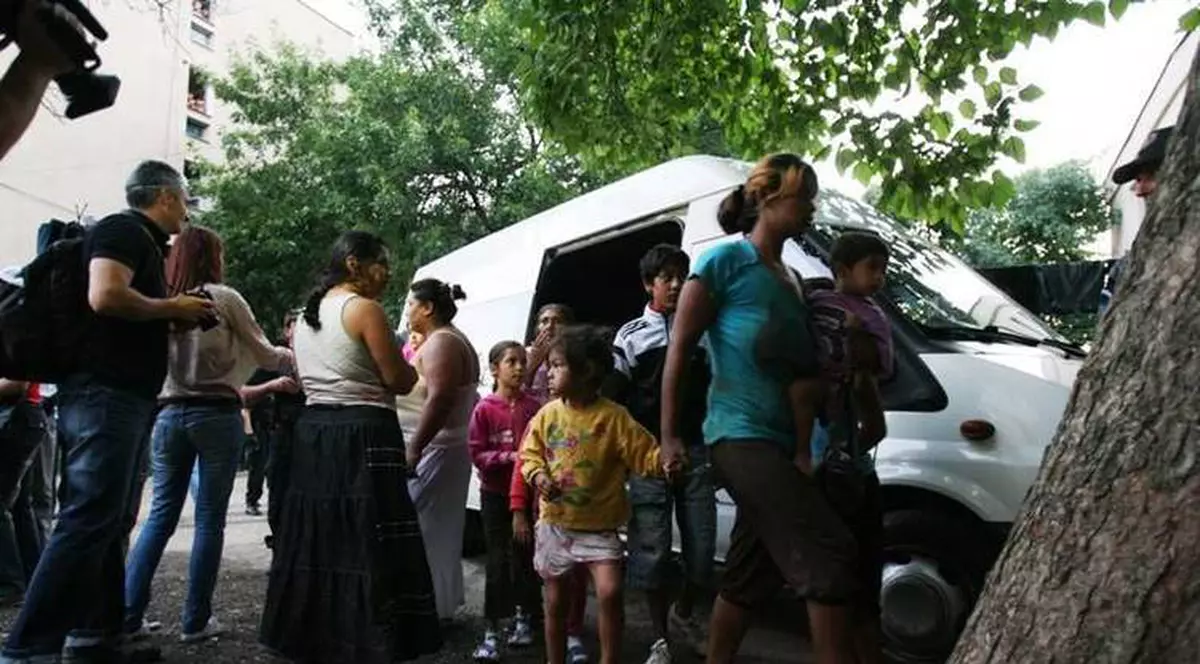 Tabără de romi din Marsilia atacată de magrebieni cu arme și sticle