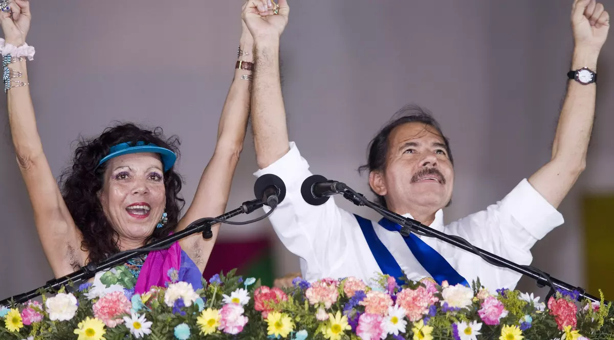 Un președinte și-a propus soția pentru funcția de … vicepreședinte