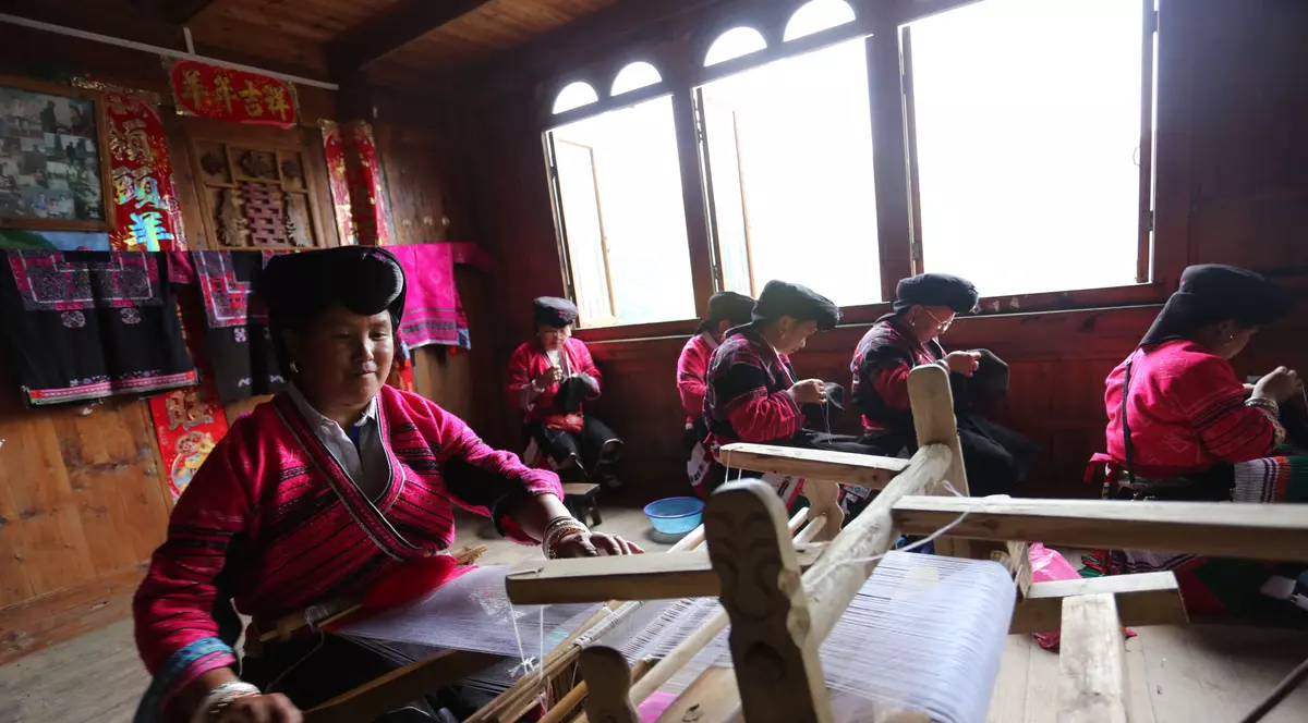 Satul lui Rapunzel! Locul unde femeile se tund doar o dată în viață