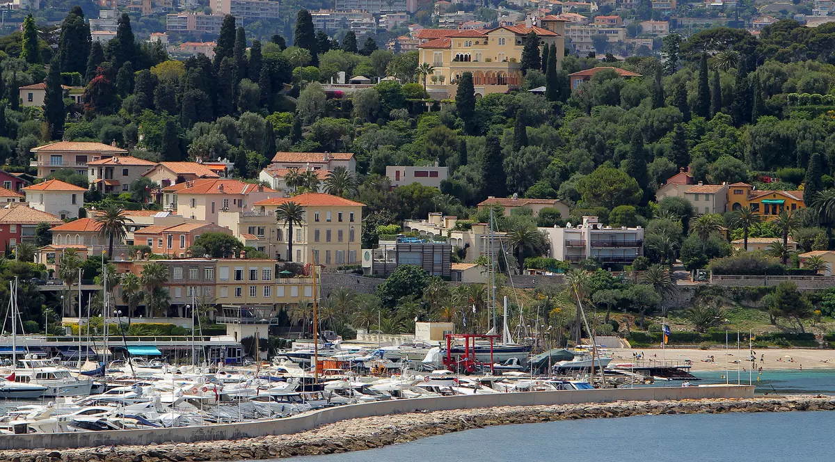 Este cea mai scumpă vilă din lume! Cum arată locuința scoasă la vânzare pentru un miliard de euro