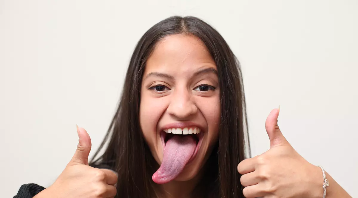 O tânără de 20 de ani susține că are cea mai lungă limbă din lume | FOTO