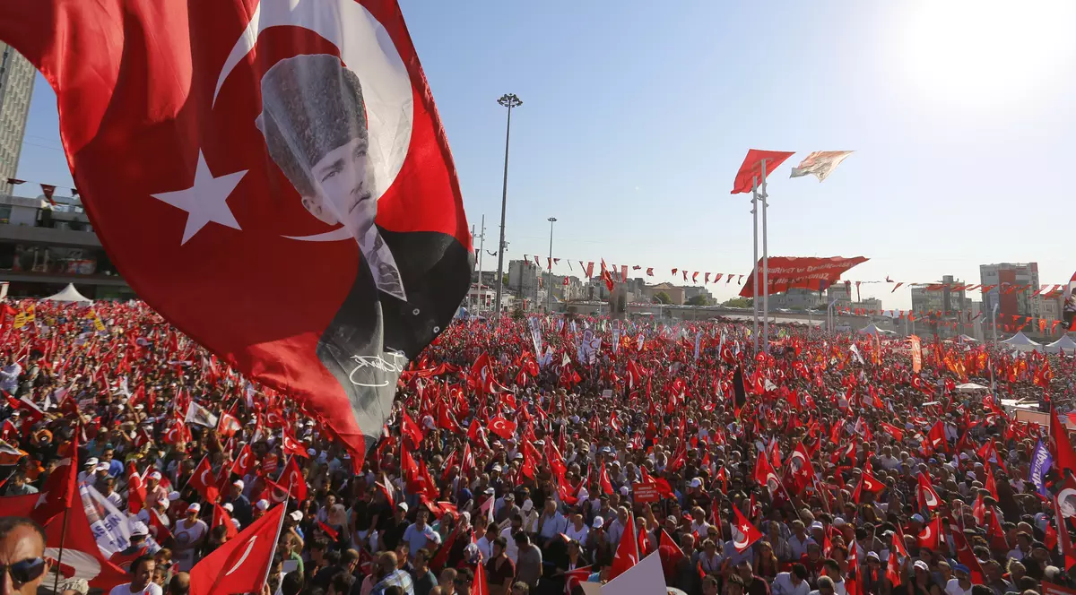 Redactorul-şef al unui cotidian de opoziţie din Turcia a fost arestat