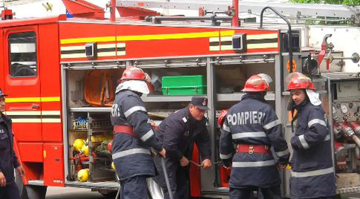 Ce recomandă pompierii pentru noaptea de Înviere