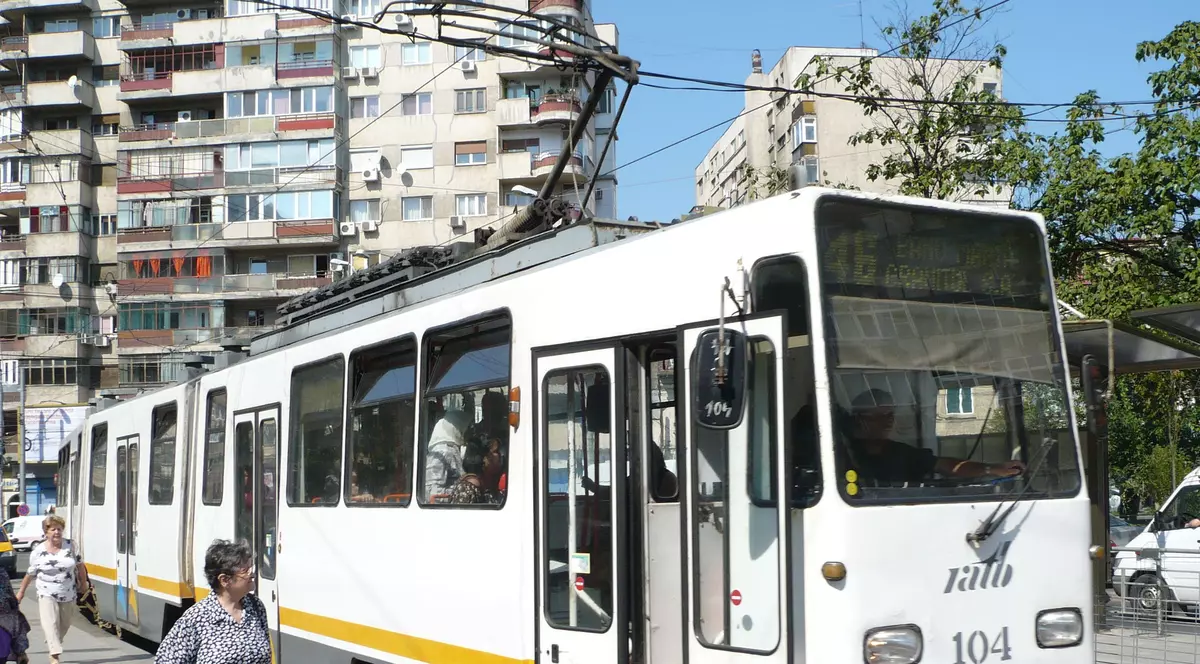Tramvaiele liniilor 24, 42, 45 si 46 circulă din nou prin Piaţa Victoriei