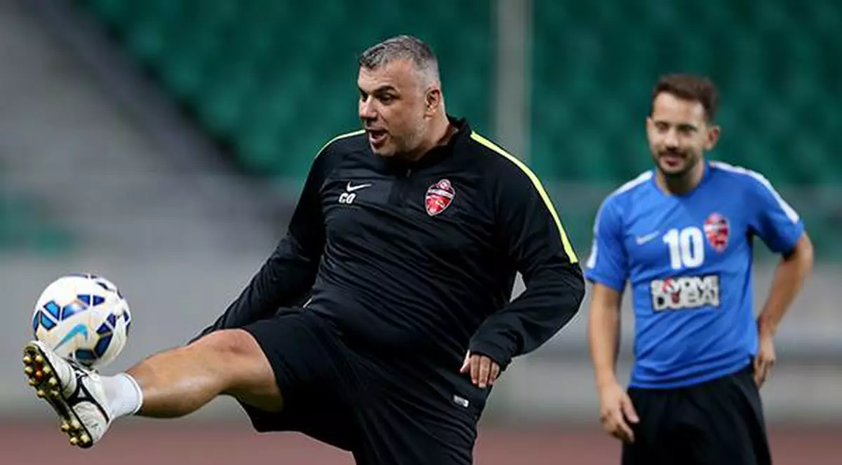 Cosmin Olăroiu, ademenit cu un salariu anual de 4,5 milioane de euro