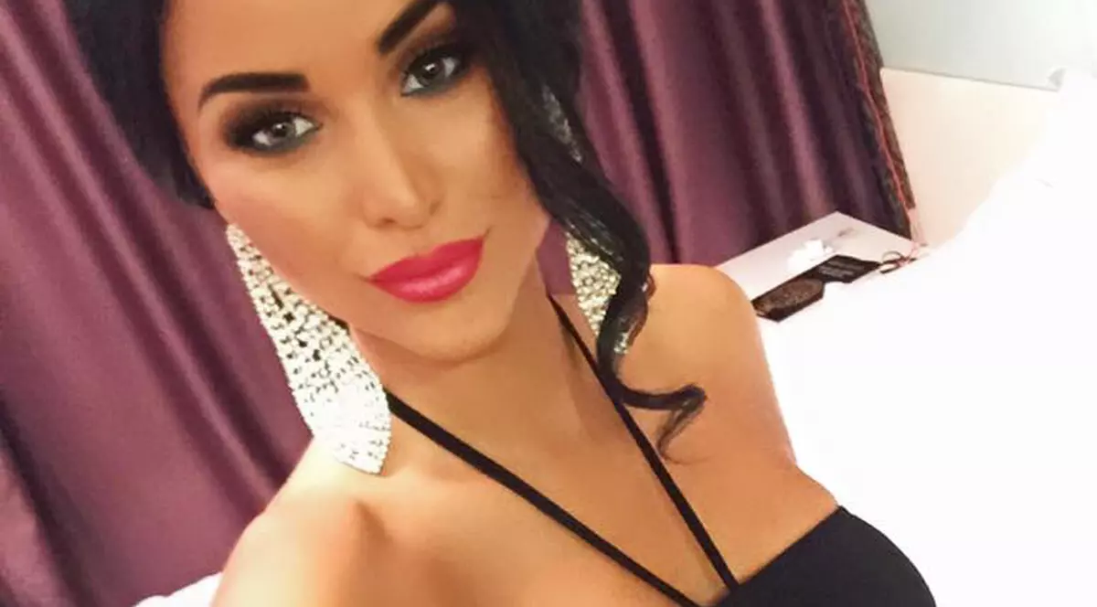 Danielei Crudu i-au intrat sânii la apă. De când a slăbit, bruneta a rămas fără ce avea mai de preţ