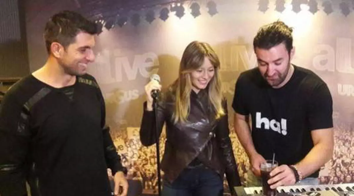 Laura Cosoi şi soţul ei, alături de Smiley la un eveniment | FOTO ÎN ARTICOL