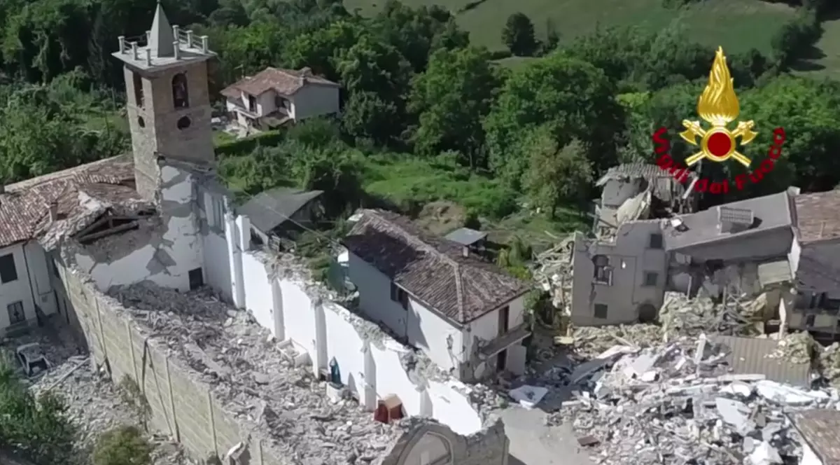 Miracolul din Amatrice! Ce detaliu halucinant a surprins o drona dupa ce tot orașul a fost pus la pământ