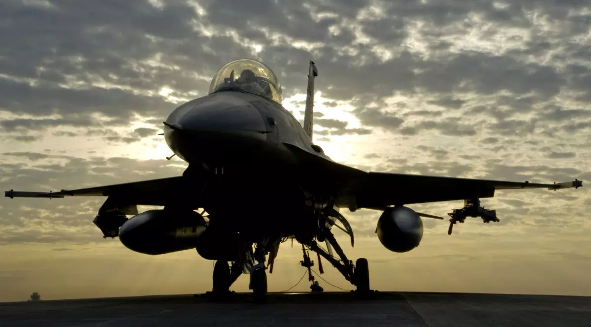 Avioane F16