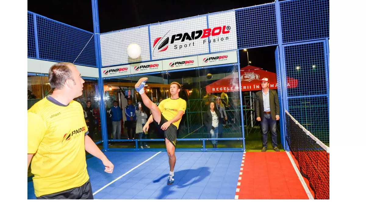 Cosmin Vâtcă, portarul echipei de fotbal CFR Cluj, are o mobilitate fantastică la fileu