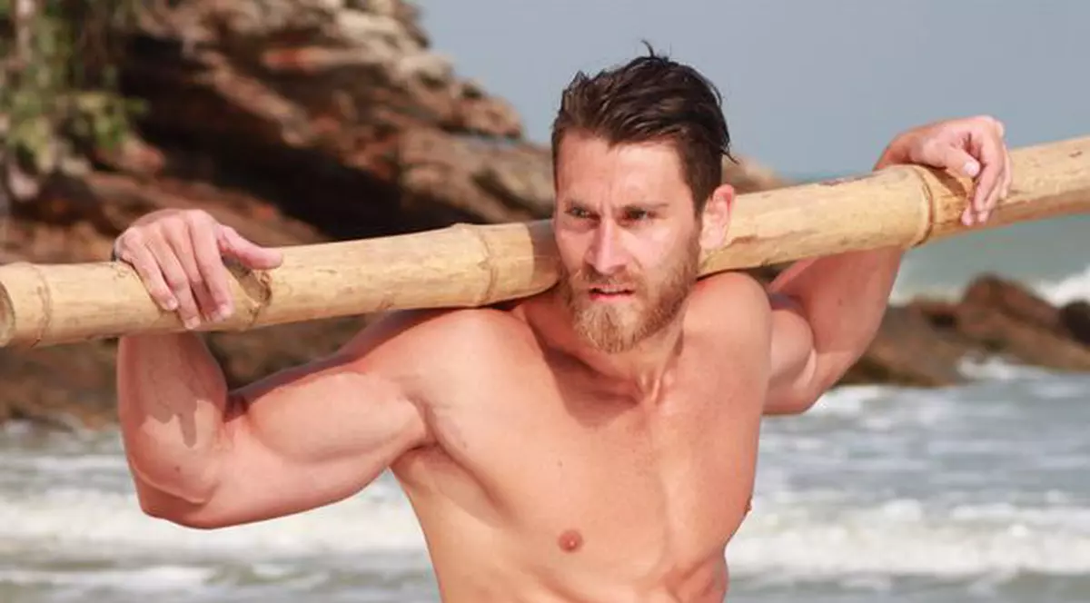 Robert de la "Insula Iubirii" și-a cerut iubita în căsătorie. Cum arată tânăra