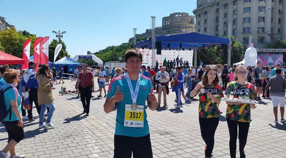 Un tânăr român, student la două facultăți, aleargă 1.000 km într-o lună, pentru 3 cauze nobile / FOTO