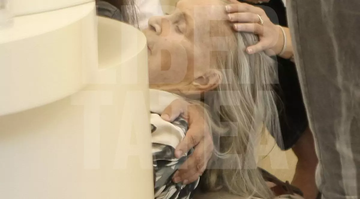 Primele declarații ale Zinei Dumitrescu după ce s-a prăbușit în magazin: ”Vreau să dansez, nu să merg la spital”