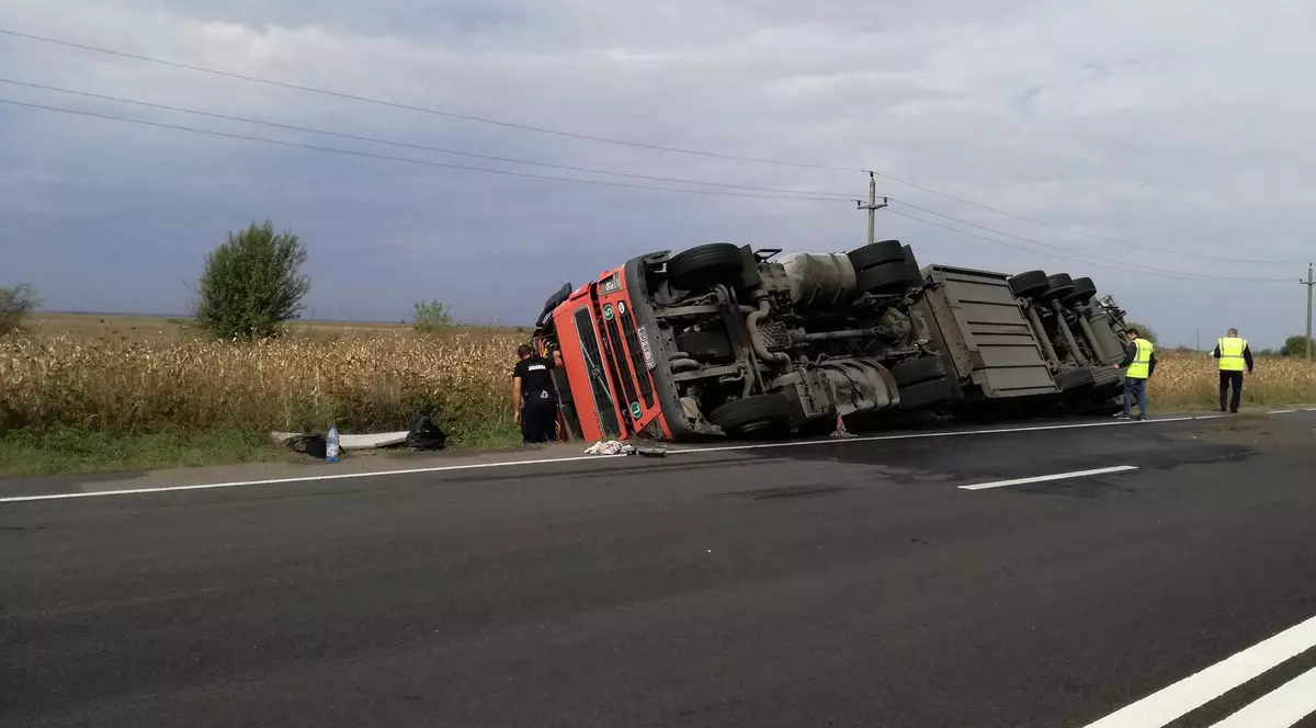 Tată și fiu au murit împreună într-un carambol sângeros, pe DN5