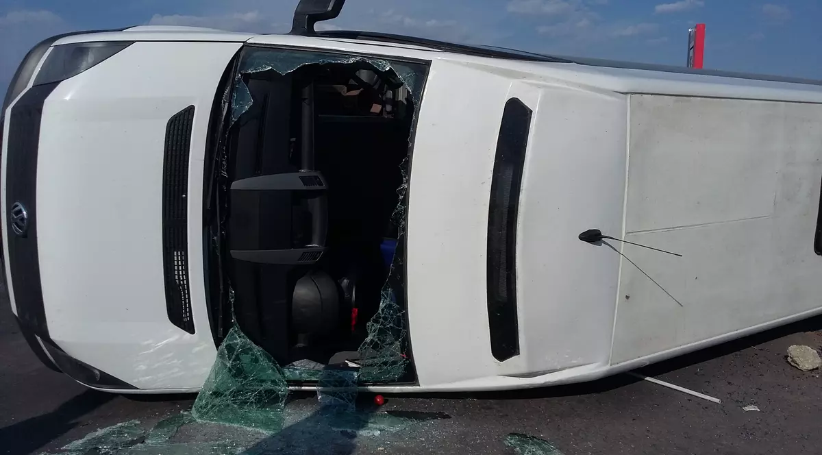 Plan roșu activat la Galați în urma unui grav accident rutier. 18 persoane au fost rănite / FOTO