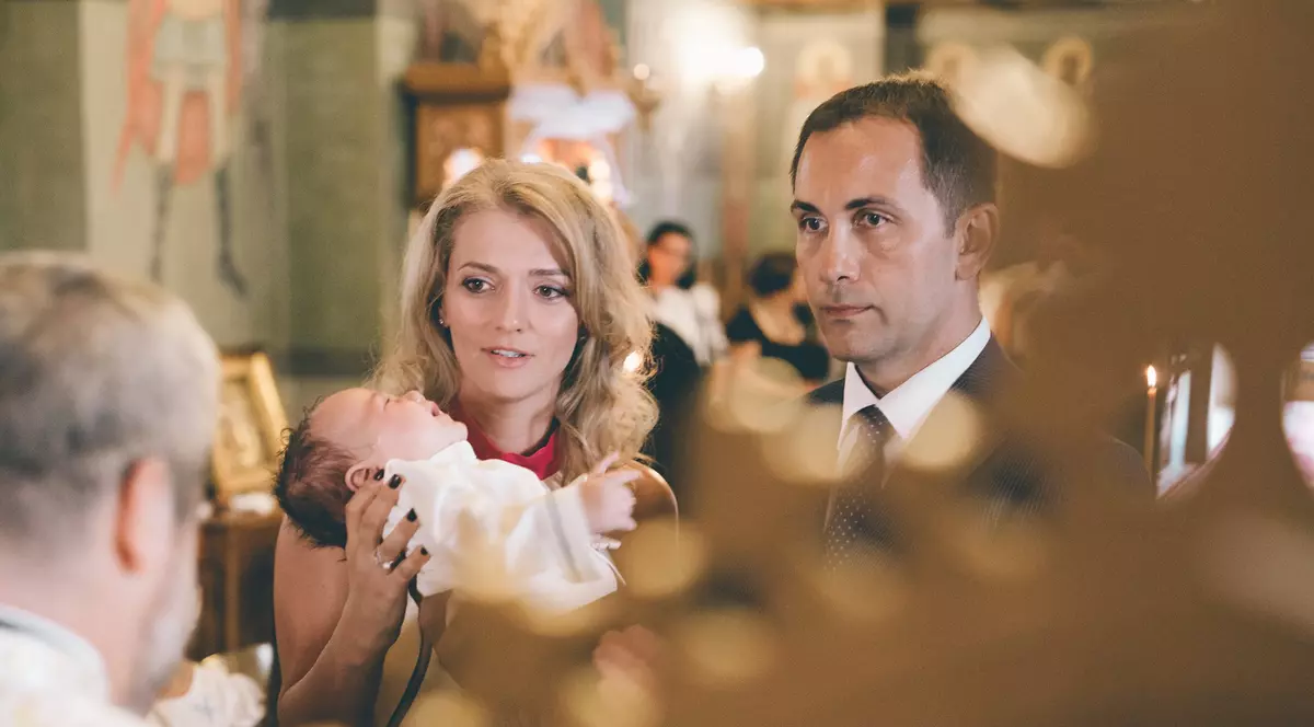 Alina Gorghiu a postat fotografii de la botezul fiului său: ”A plâns până a obosit. Și eu la fel”