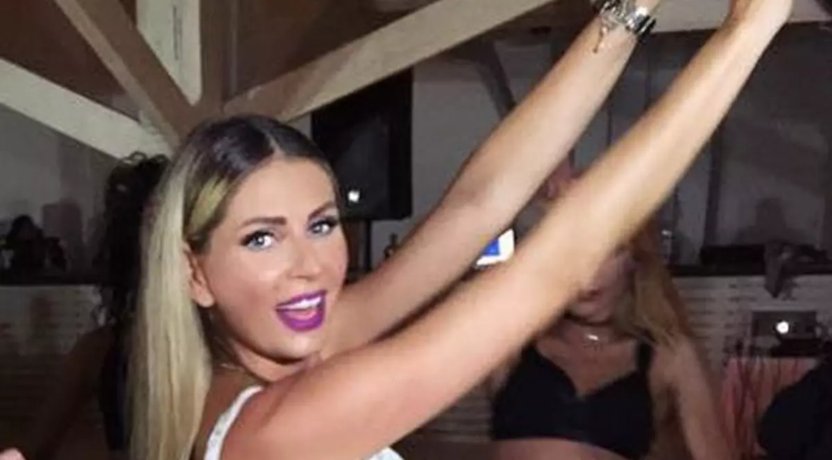 Gravidă în 8 luni, Andreea Bănică dansează de mama focului la concerte | VIDEO