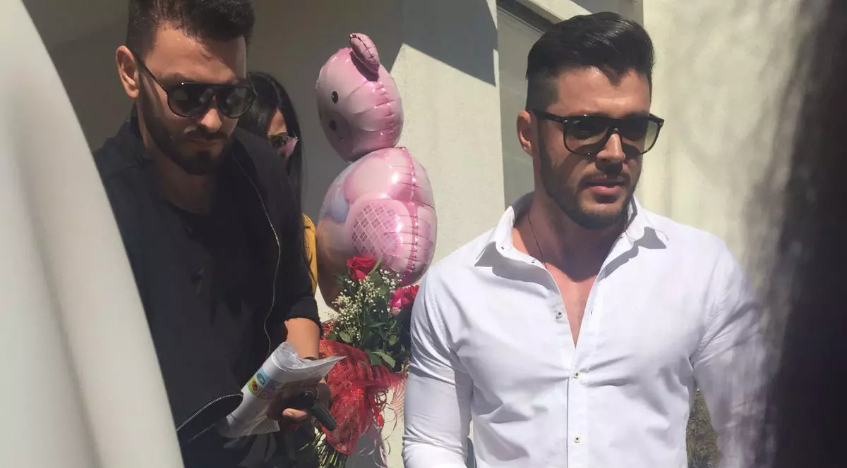 Imaginea cu Bianca Drăgușanu și Victor care i-a cucerit pe fani