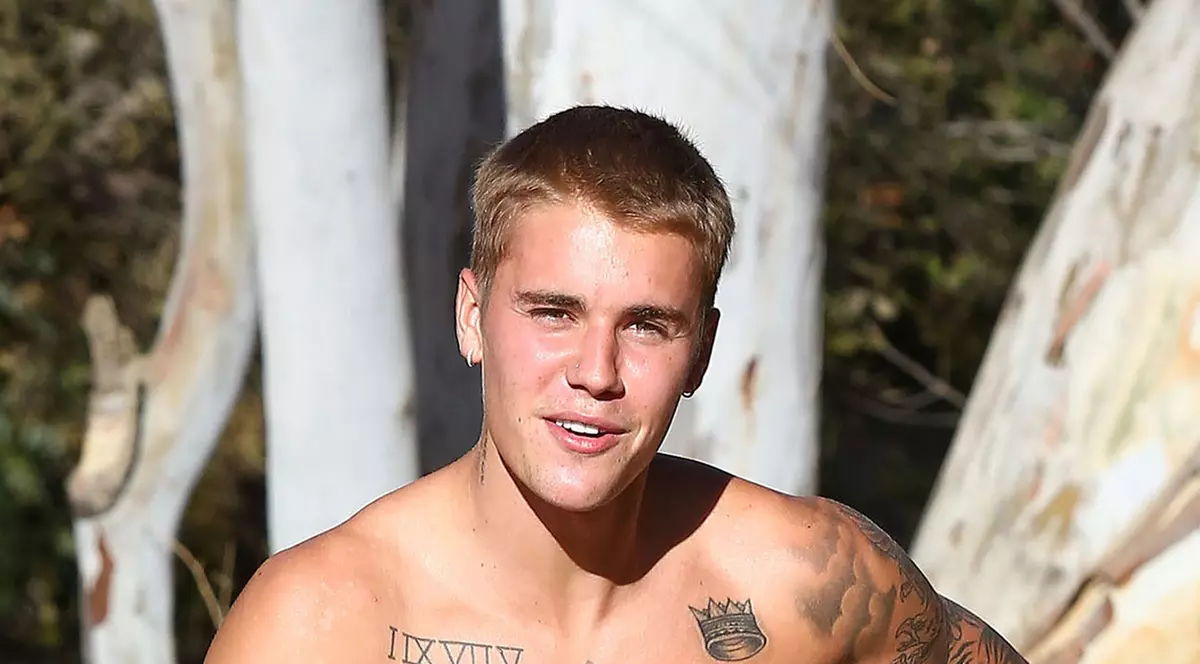 Justin Bieber si-a lovit un fan in Barcelona