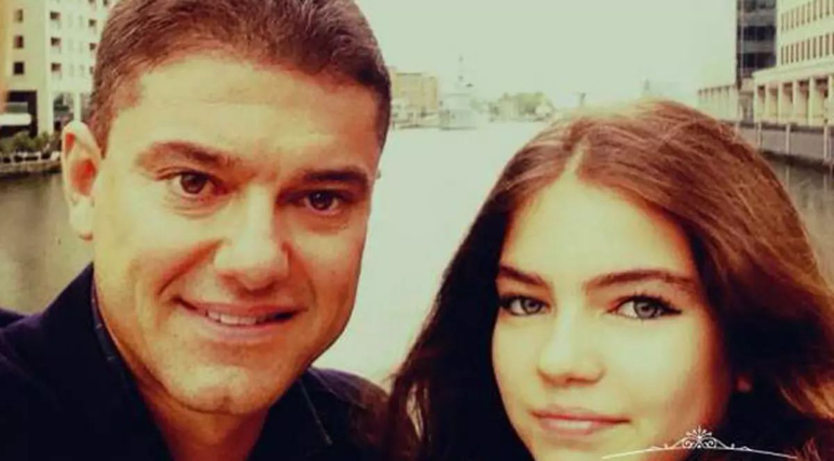 Cristian Boureanu si-a batut fiica desi pozau in familia perfecta