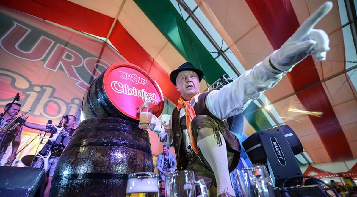 S-a dat cep la CibinFest 2016! 1.000 de butoaie de bere, concerte și mâncăruri alese sunt pregătite pentru participanți FOTO&VIDEO