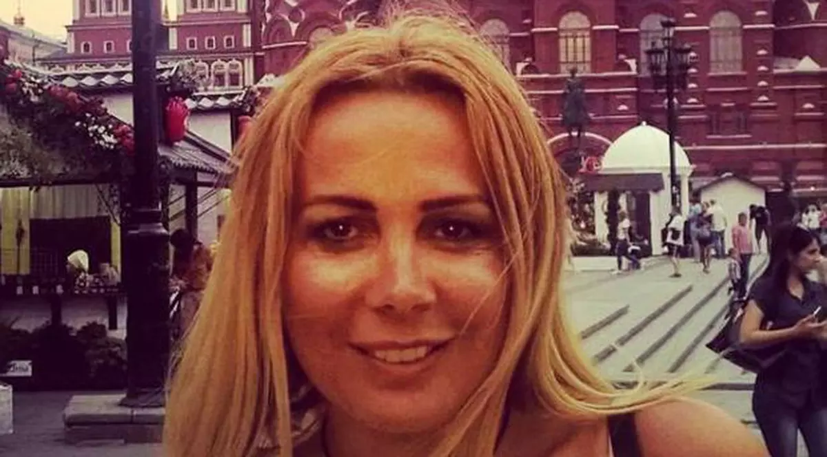 Dana Săvuică, din ce în ce mai dezinvoltă. A pozat în chiloţi, la 46 de ani