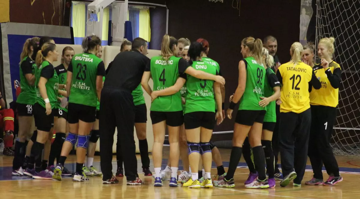 Deși jucătoarele sunt neplătite de luni bune, echipa feminină de handbal CSM Ploiești pleacă, vineri, în Insulele Feroe!