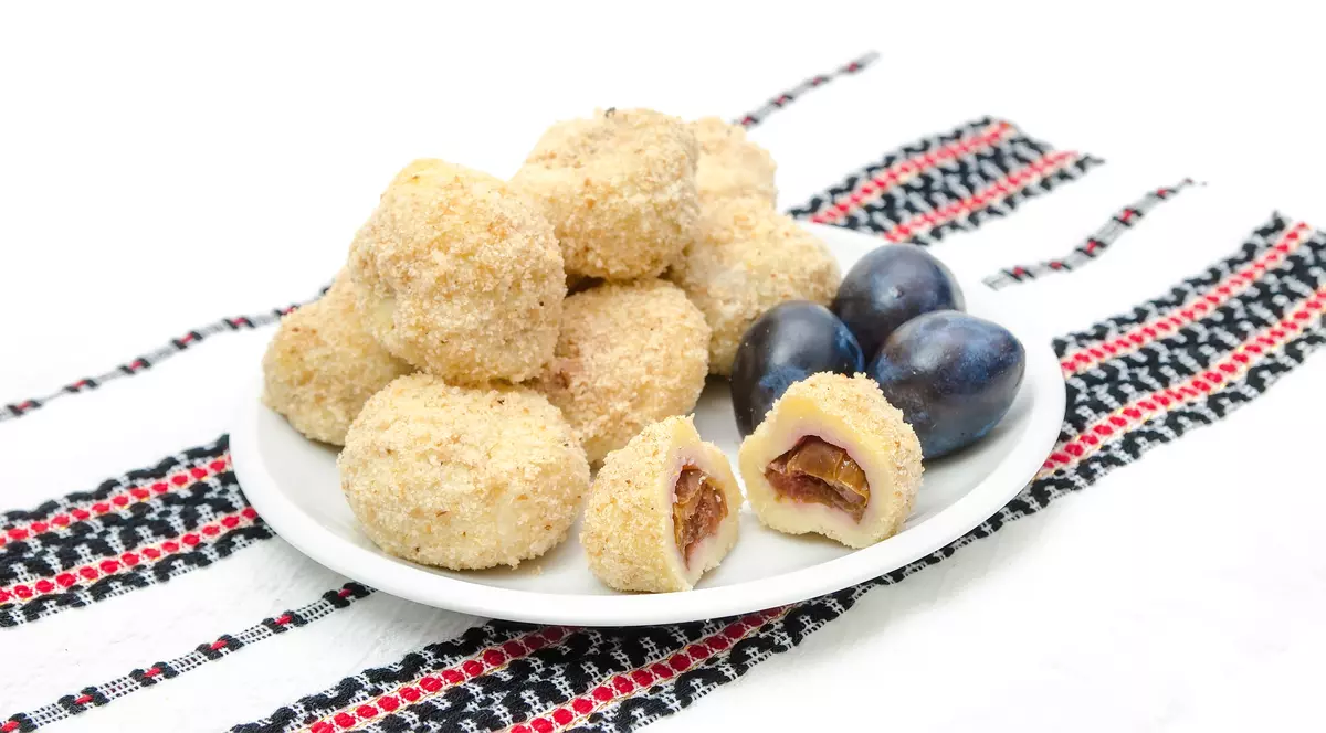 Libertatea de ajută să găteşti ieftin şi bun.  Găluşte cu prune la doar 5,20 lei