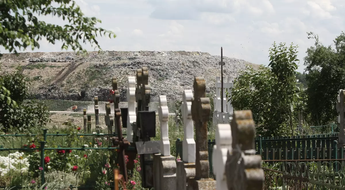 Conform legii, în 17 iulie 2017 România rămâne fără gropi de gunoi!