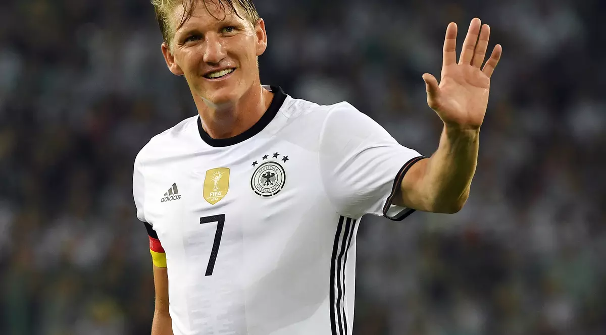 Bastian Schweinsteiger s-a despărțit de Manchester United. A luat-o pe urmele lui Răzvan Cociș