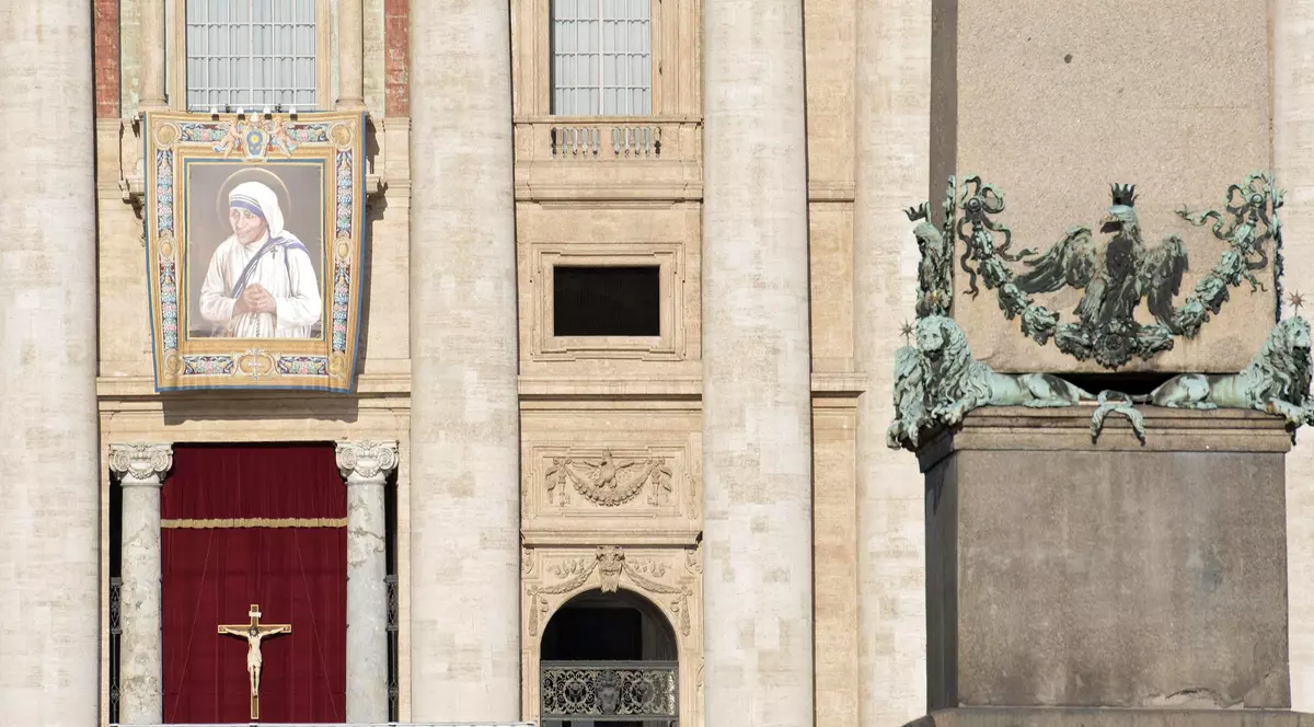 Zi istorică la Vatican! Maica Tereza a fost declarată sfântă de Papa Francisc | FOTO și VIDEO