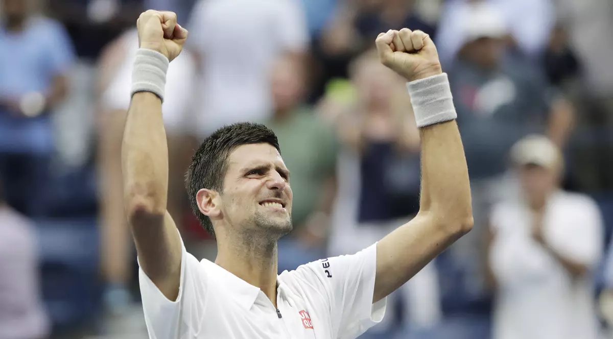 Novak Djokovic jubilează după ce s-a calificat foarte greu în optimile turneului de la Madrid