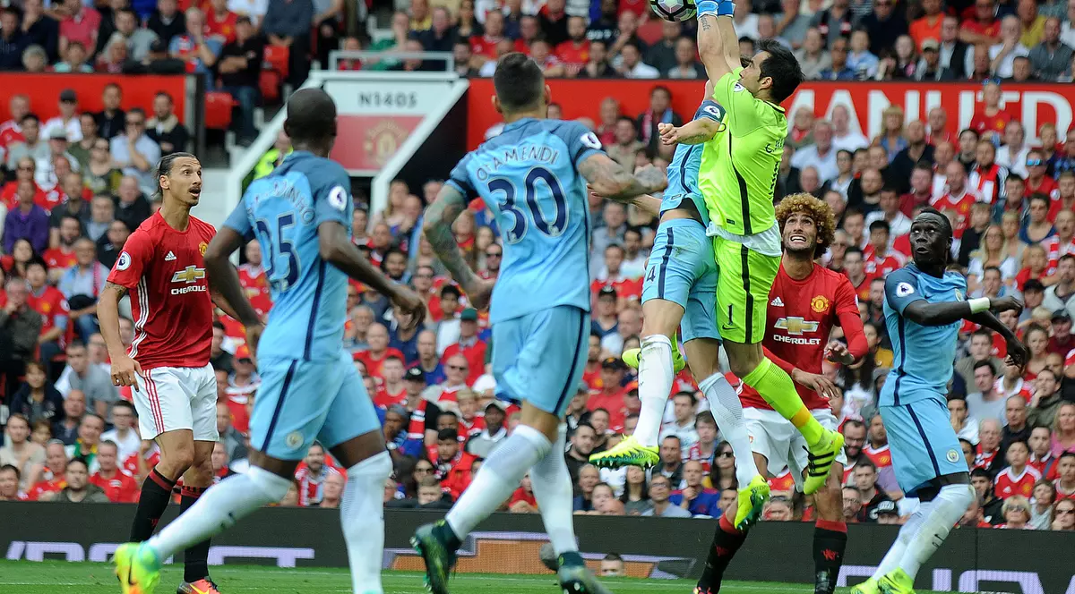 Războiul de la Manchester a fost câștigat de City. Chelsea, ținută în șah de Swansea. Rezultatele din Anglia / VIDEO