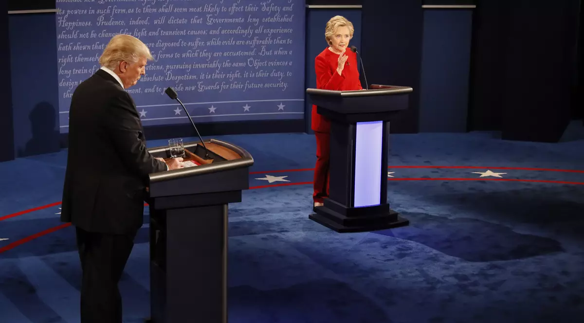 Alegeri SUA. Hillary Clinton conduce din nou în sondaje. Are un avans de șase puncte în fața lui Trump